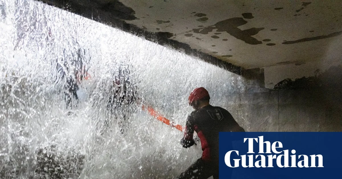 China Tourists Try Sim Typhoon in Dark Tourism Trend