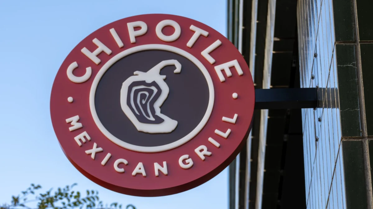 Chipotle Shares Rise 7% as CEO Projects Continued Same-Store Sales Growth
