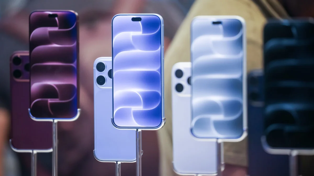 Cramer Slams Apple Sellers as Investors React to iPhone 18 Report
