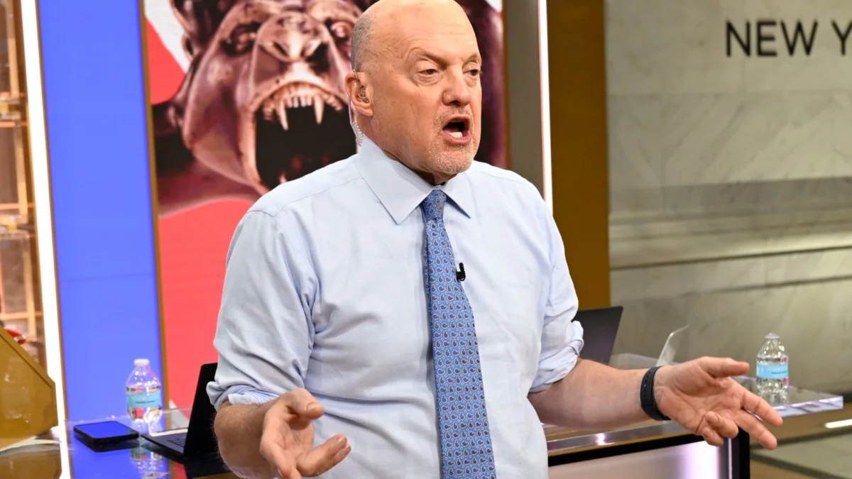 Cramer Warns of Upcoming Volatility as Tech Earnings, Midterms Loom