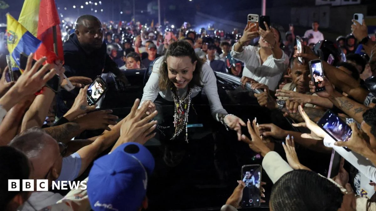 Venezuela opposition leader María Machado returns amid public welcome