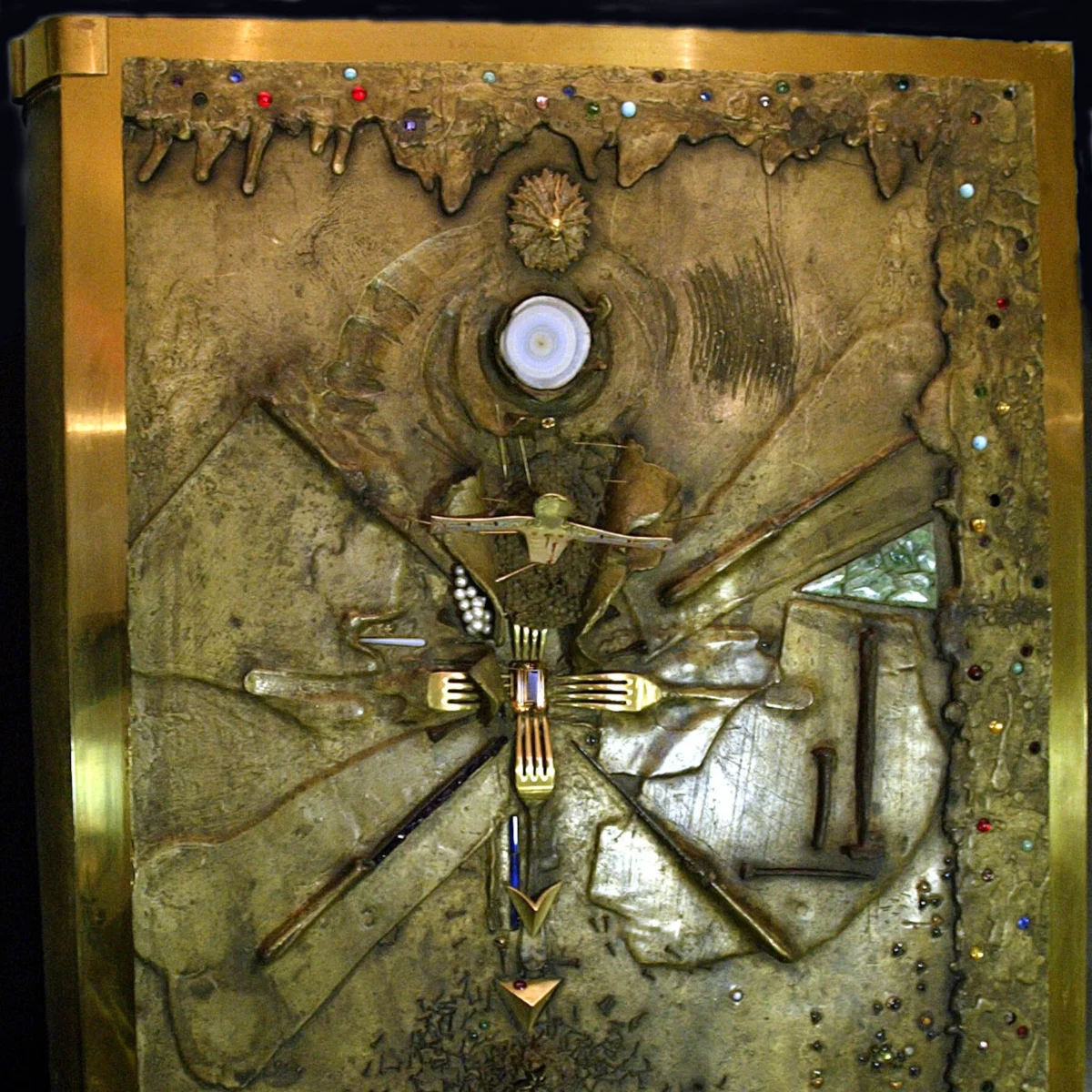 Dalí Book Cover Stolen in France Museum Break-In