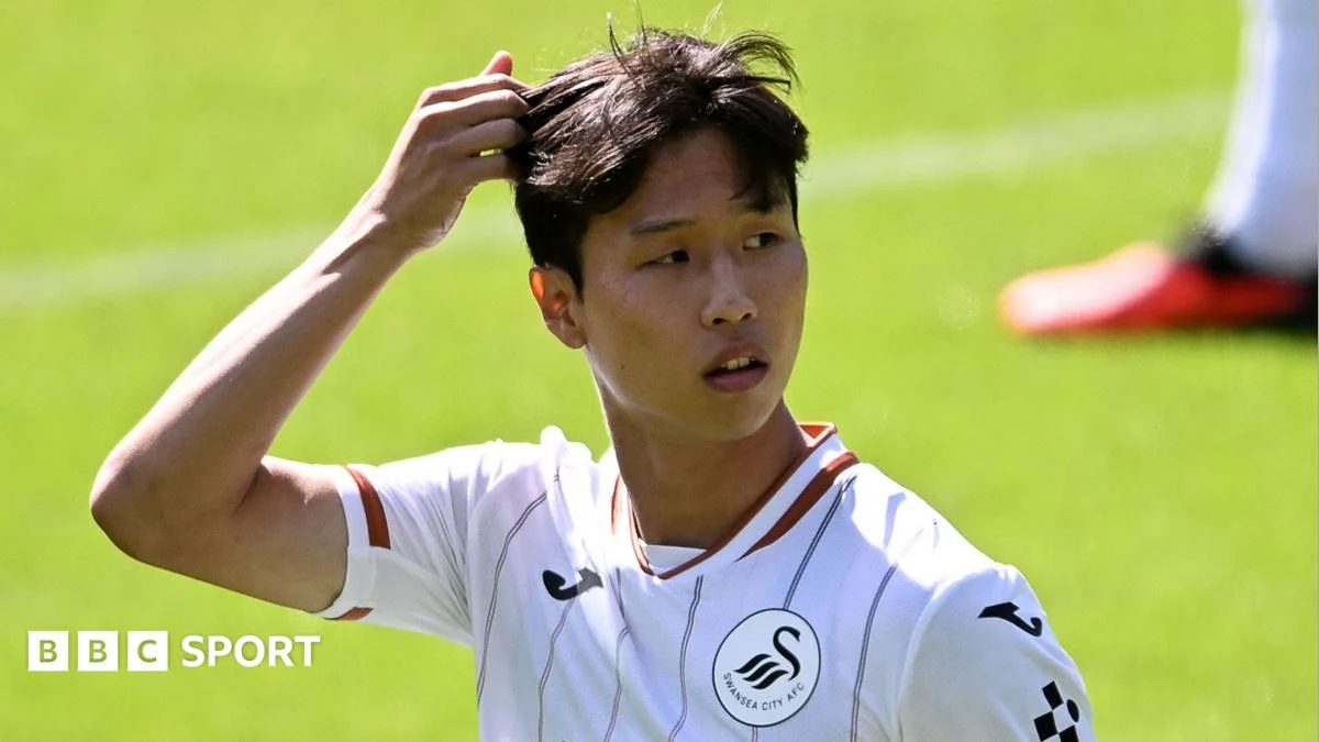 Eom Jisung Showed Strength After Alleged Racial Abuse