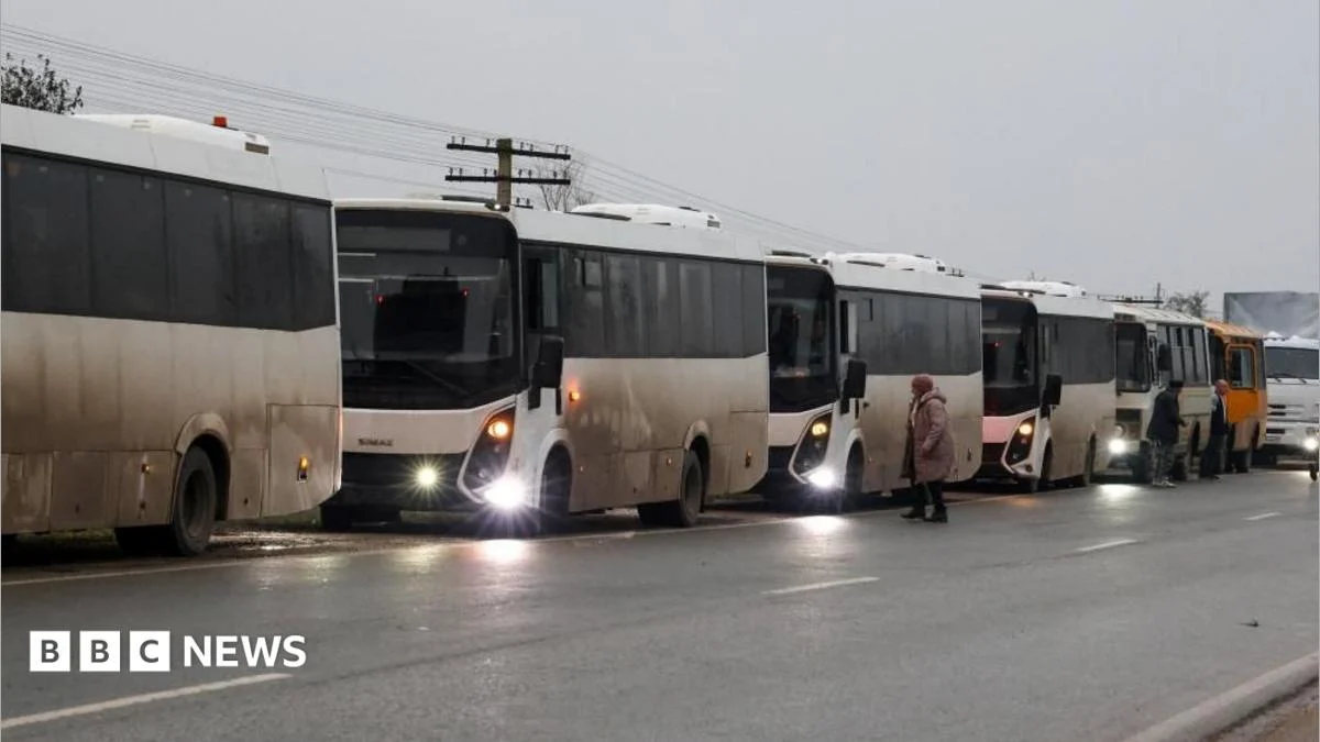 Evacuees flee Russia-occupied city to Ukraine after ceasefire