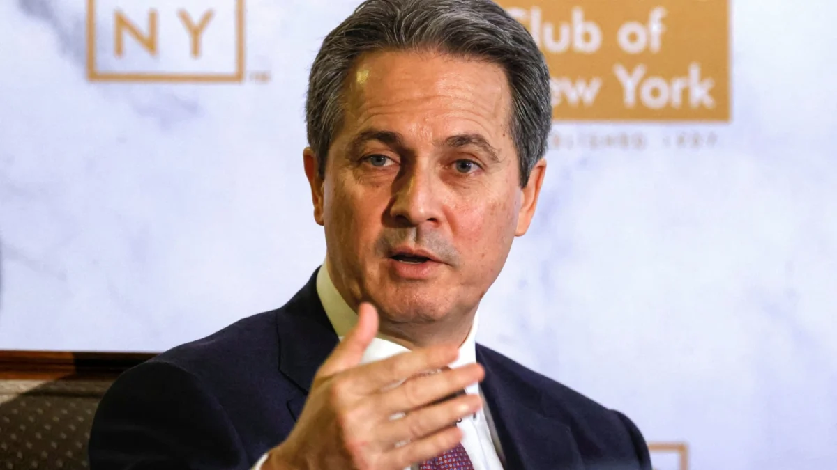 Fed Officials Signal Return to Rate Hikes Amid Policy Uncertainty