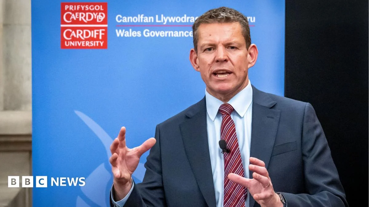 Welsh First Minister to Review Council Powers Before Devolution Talks