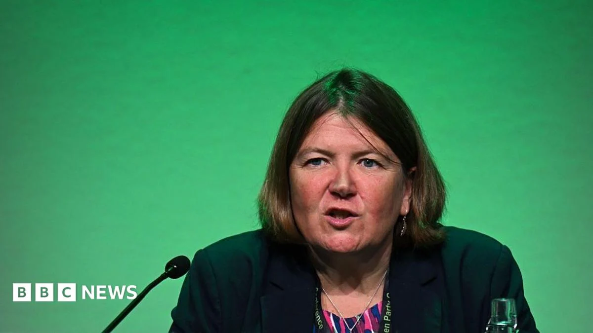 Green Party MP Vows to Keep Party Free From Extremists