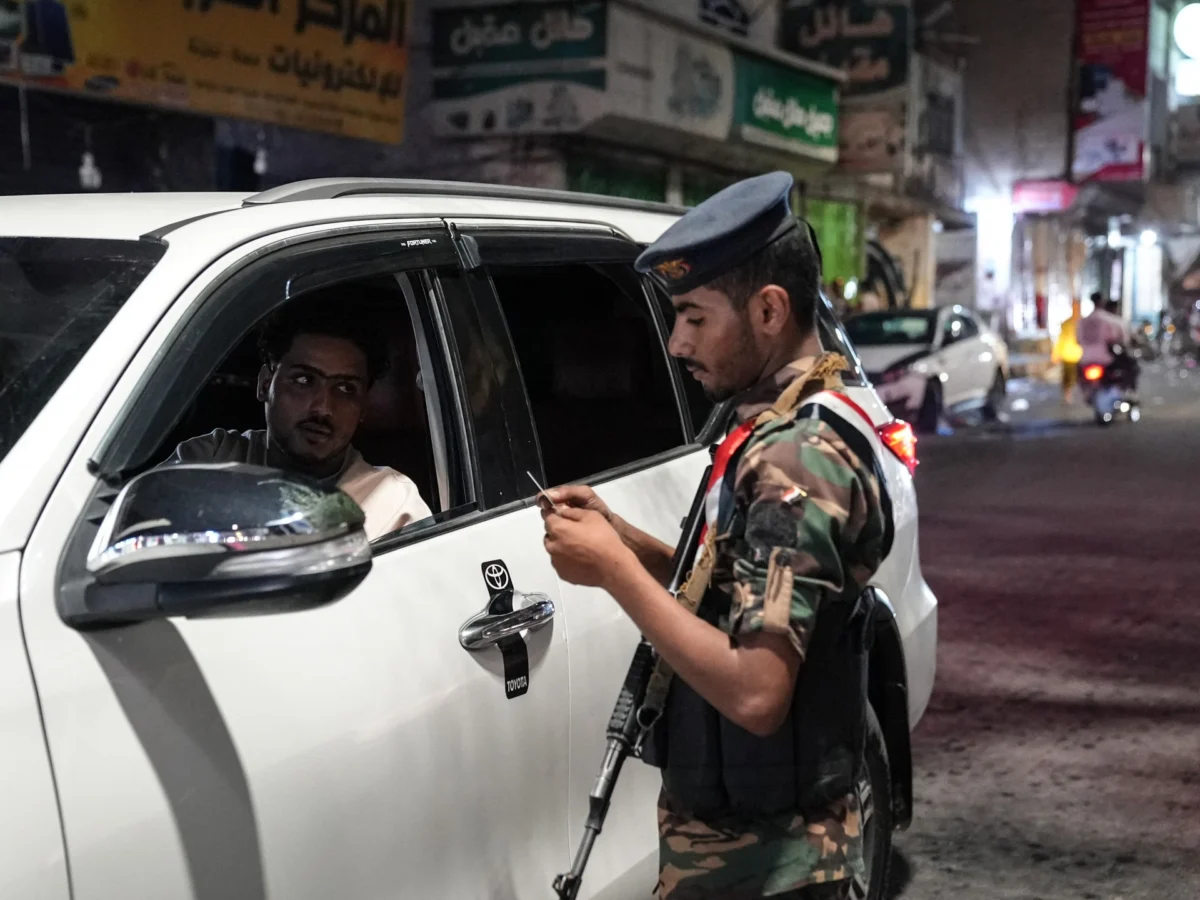 Fighting Intensifies in Yemen as Hundreds Killed or Injured