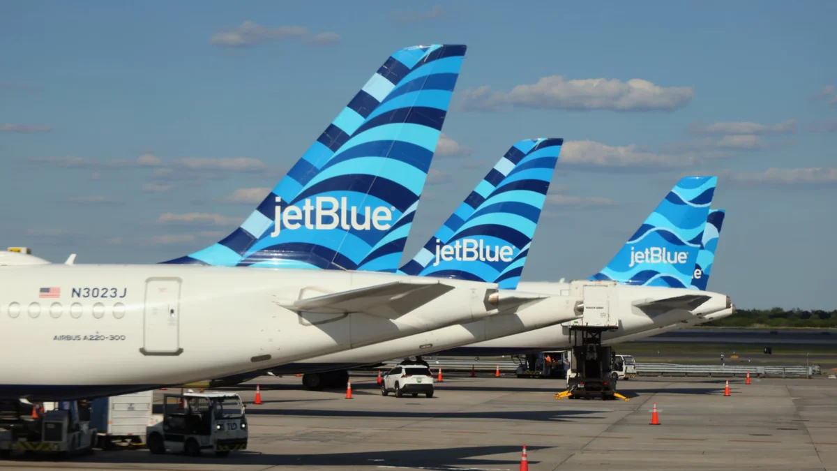 JetBlue Reports Deeper Loss Amid Fuel Costs, Says Margins Improving