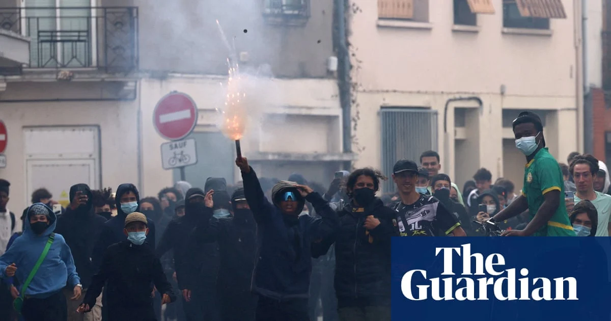 France closes 400 schools amid student protest wave