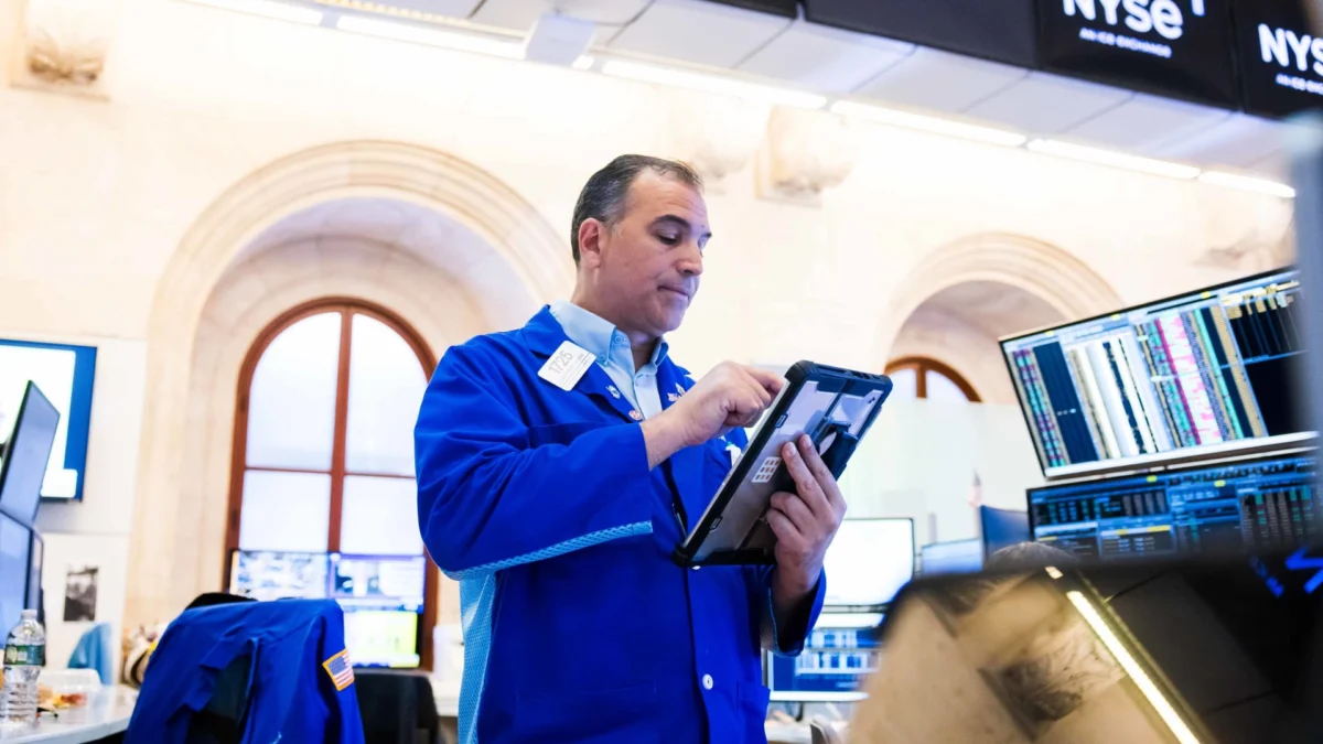 Nasdaq Futures Gain as Investors Buy the Dip in AI Trade