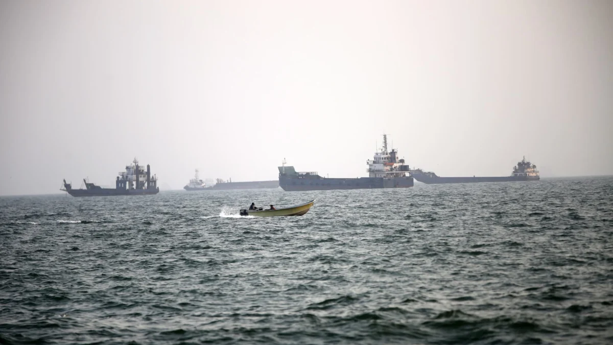 Oil prices rise on Houthi attack fears over supply recovery