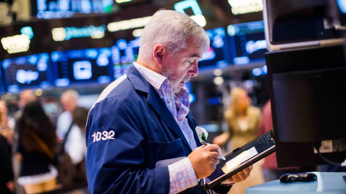 Investor Stays Put Despite Market Headwinds, Citing No Strong Stock Case