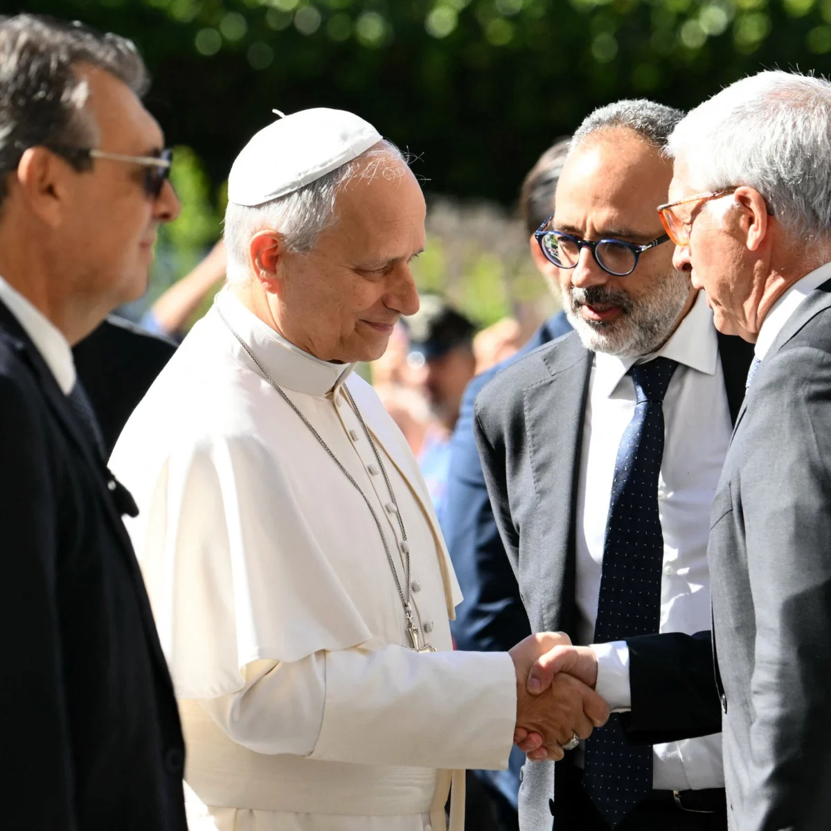 Pope Leo’s Cancer Surgery Draws Global Leader Responses