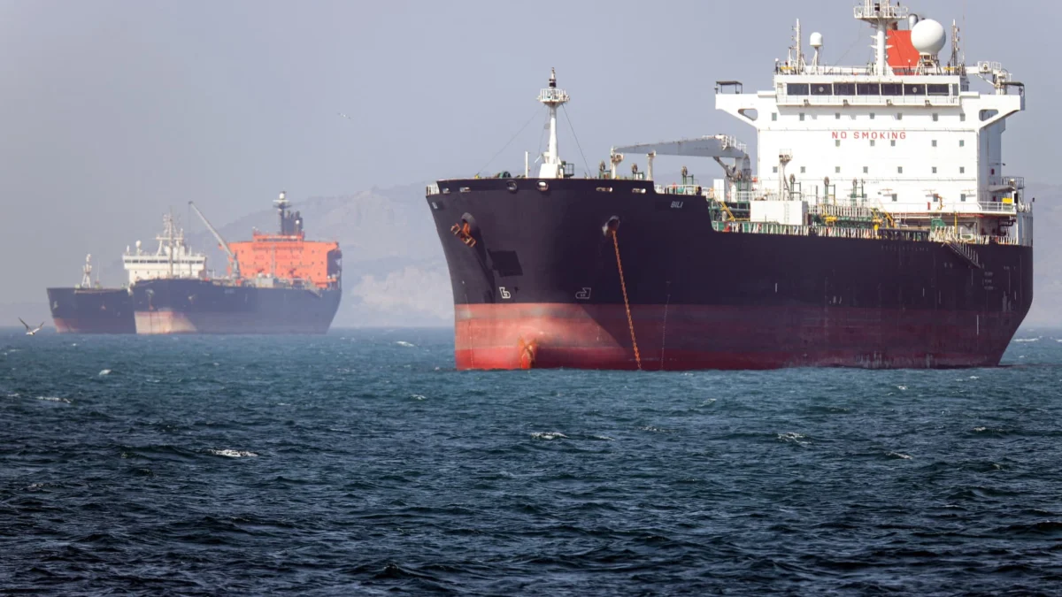 Oil exports through Strait of Hormuz face renewed attack risk
