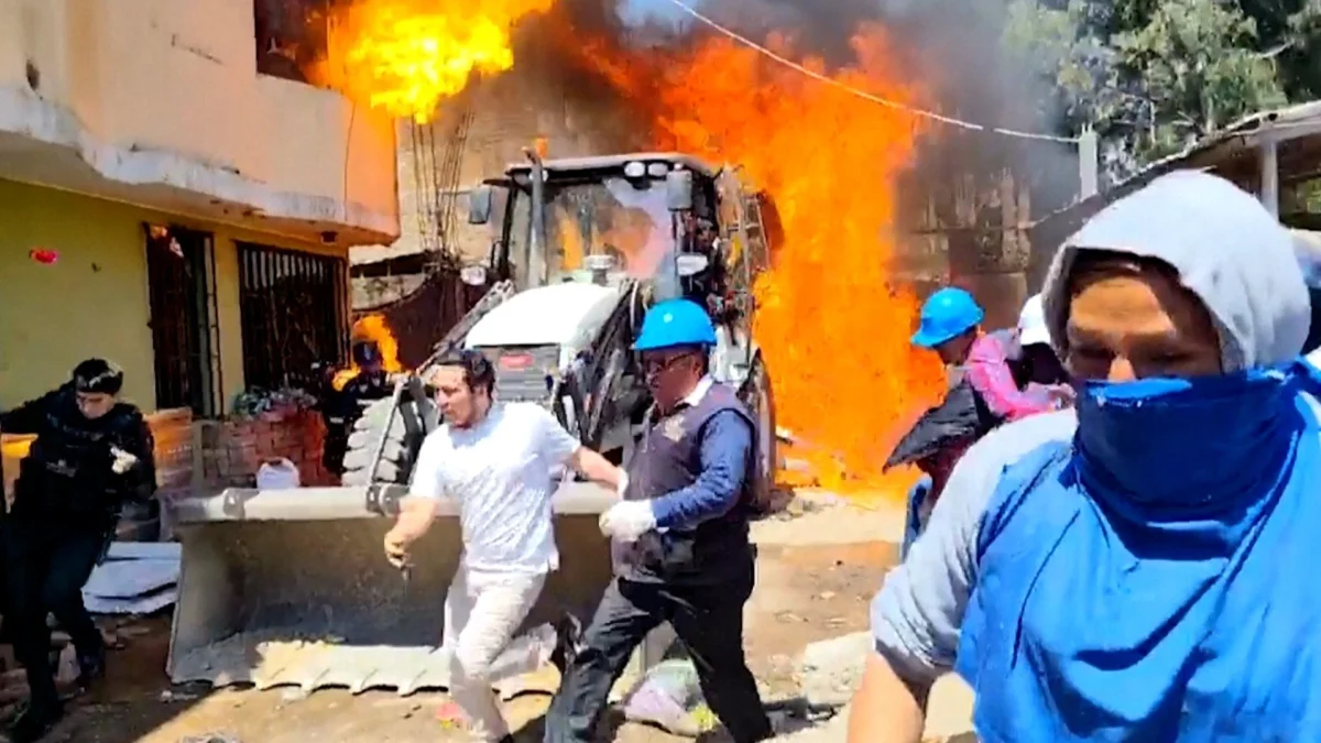 Peru residents douse eviction workers with flaming gasoline in viral video