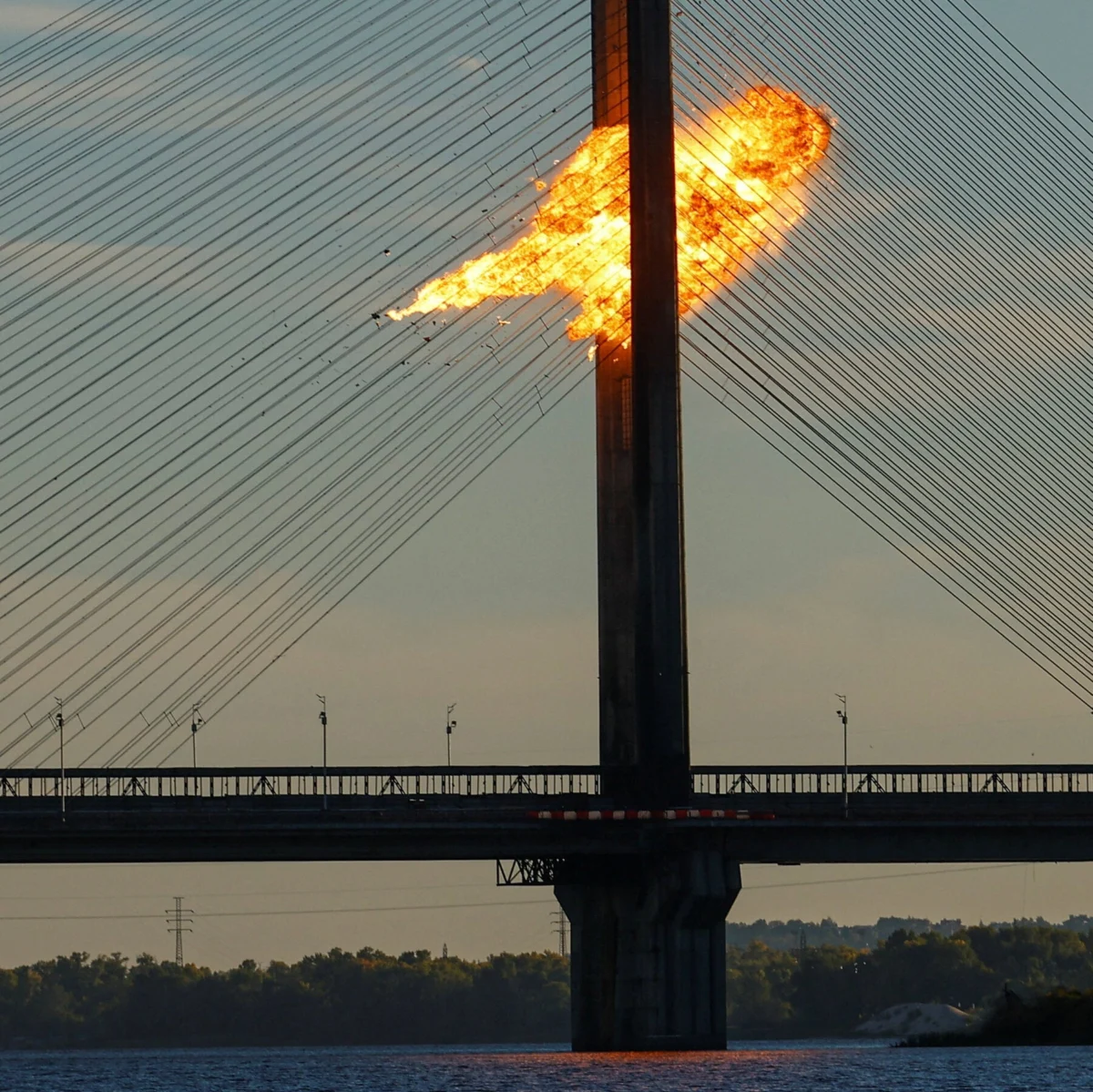 Russia Targets Kyiv Bridges in Infrastructure Bombing Campaign
