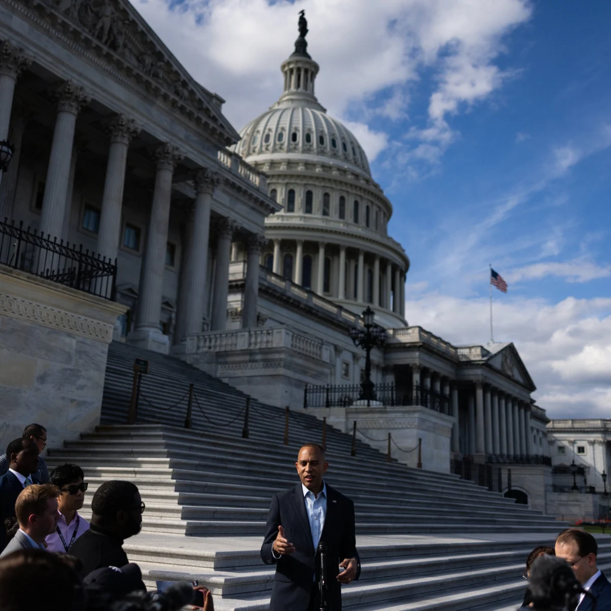 Democrats Weigh Major Bets in Tight House Races Despite Cash Gap
