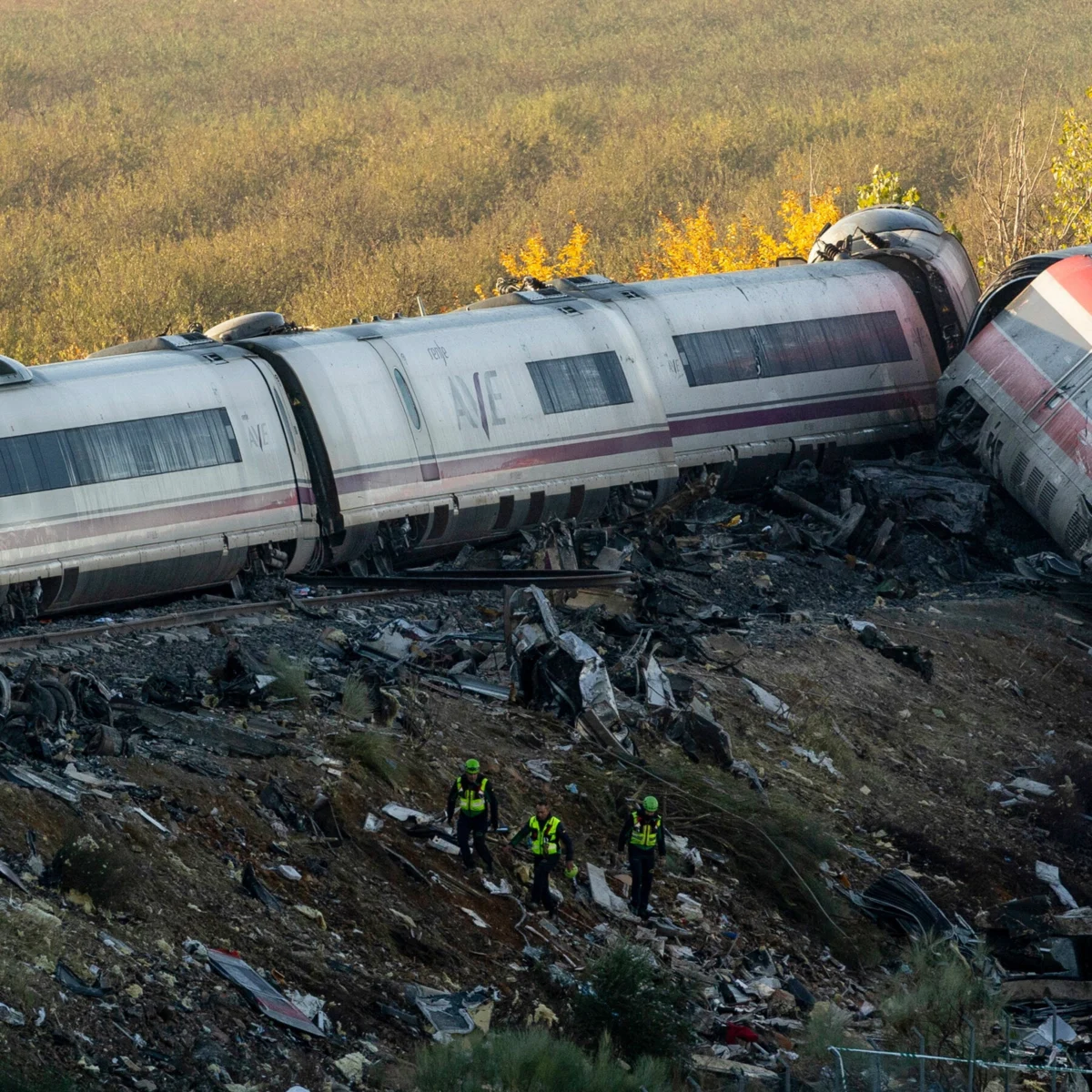 Spain Crash Investigators Focus on Train Traffic Controllers’ Role