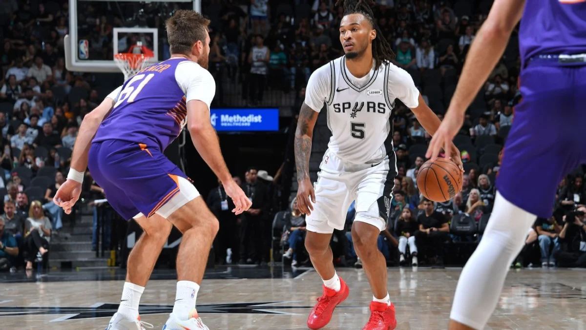 Spurs debut three-guard lineup in preseason win
