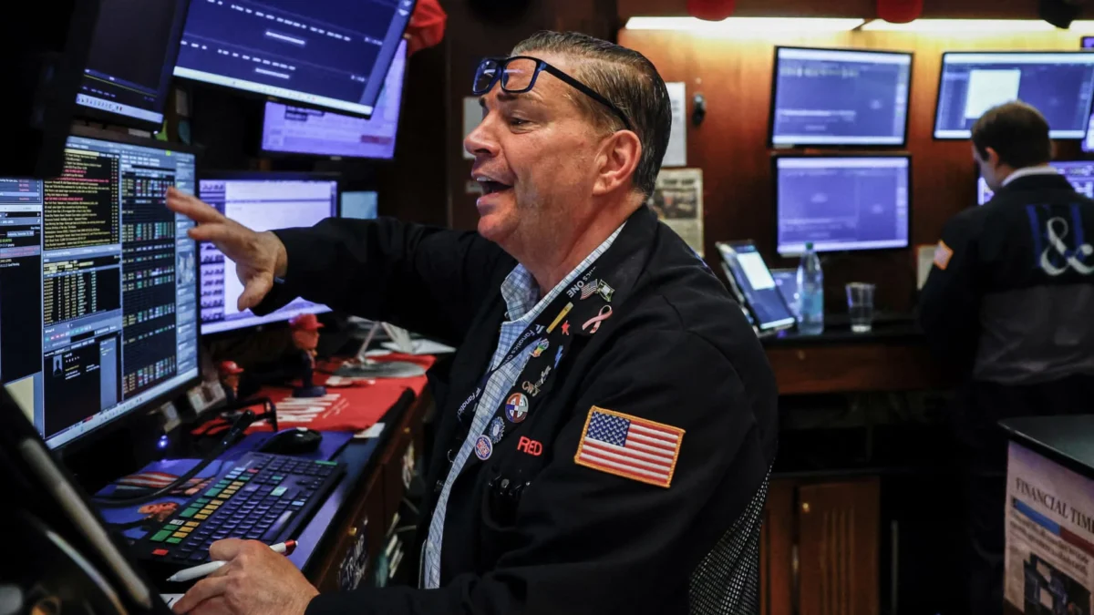 Nasdaq Hits Record High as Stock Futures Hold Steady