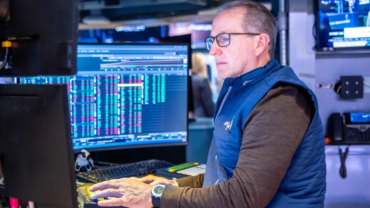 Stock Futures Mixed After Tech Sell-Off Hits Nasdaq
