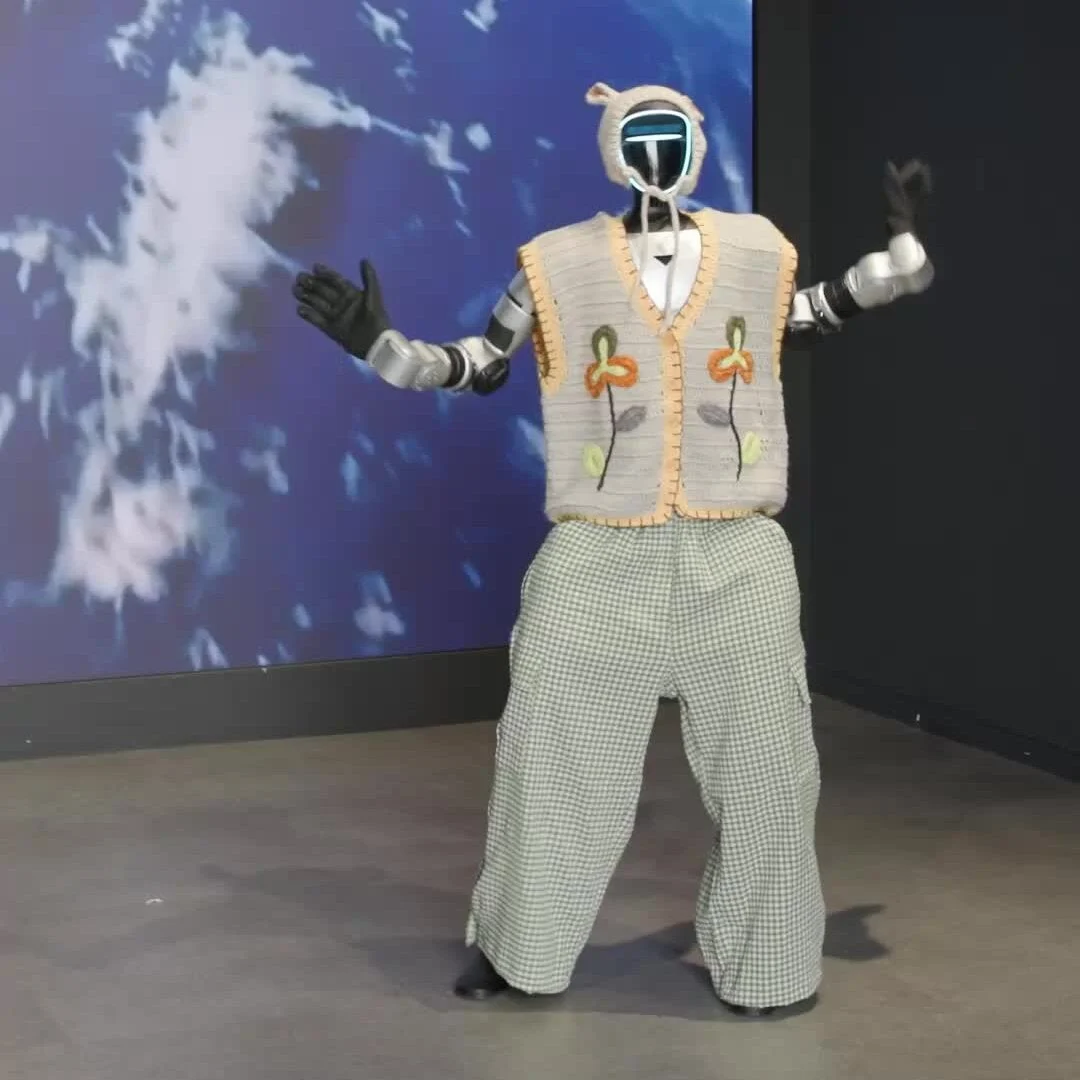 Humanoid Robots Debut at South Korean Park Exhibit