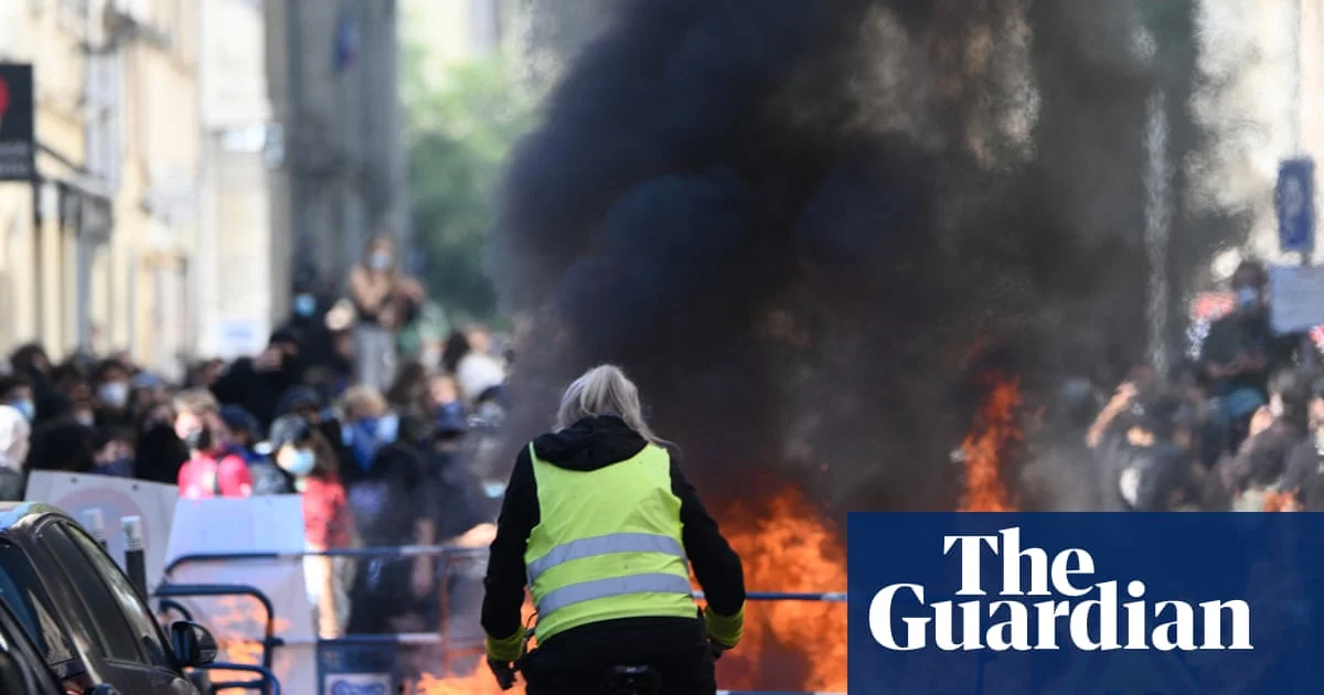 Paris Students Build Barricades Protesting Police Crackdown