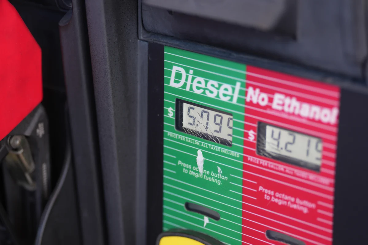 Trump Says U.S. to Buy Diesel from Russia