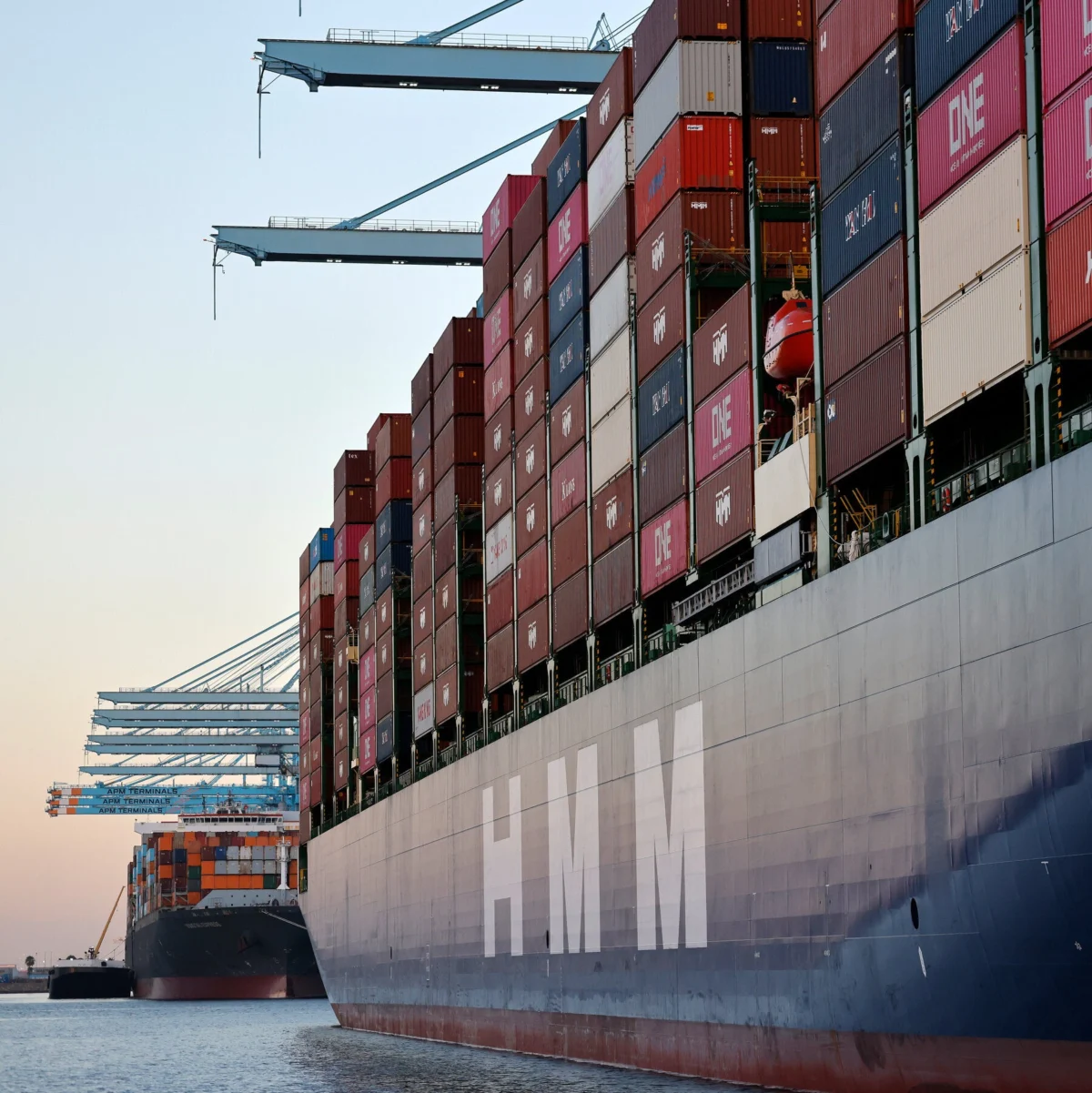 US Trade Deficit Rises to 17-Month High Despite Tariffs