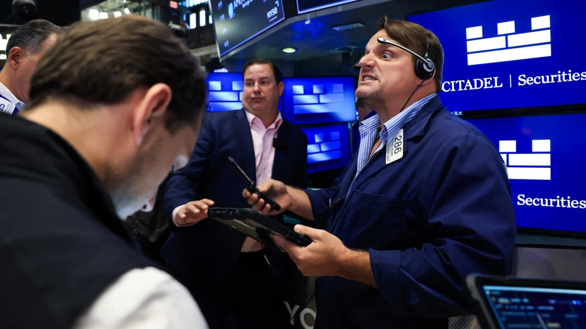 U.S. Treasury Yields Decline Ahead of Economic Data