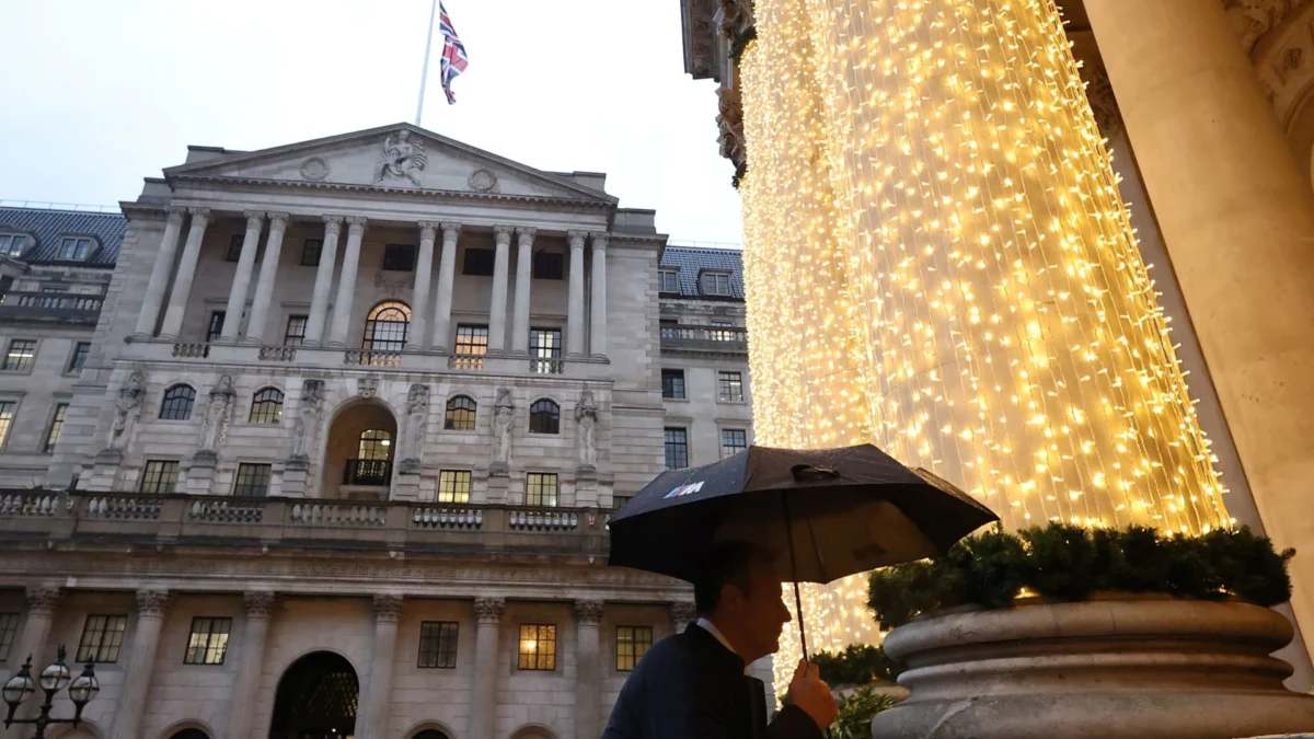 UK Inflation Hits 3.5% on Fuel Costs, Boosting Rate Hike Bets