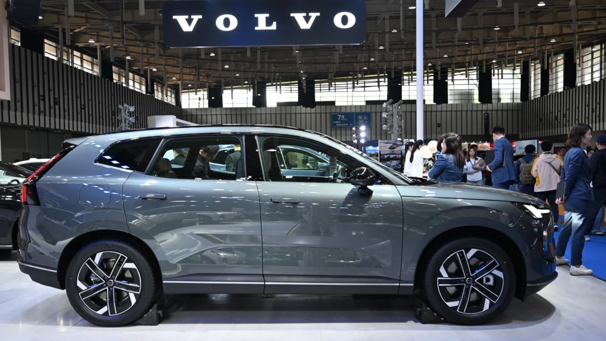 Volvo Cars Stock Drops 27% Amid China Sales Slowdown
