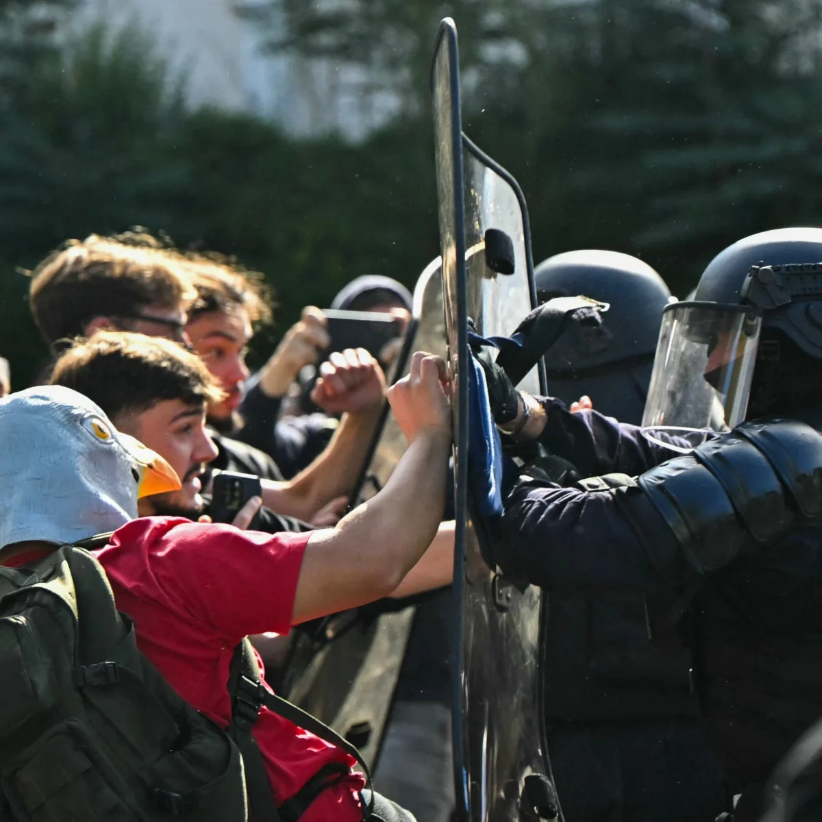 France High School Protests Block Hundreds of Schools