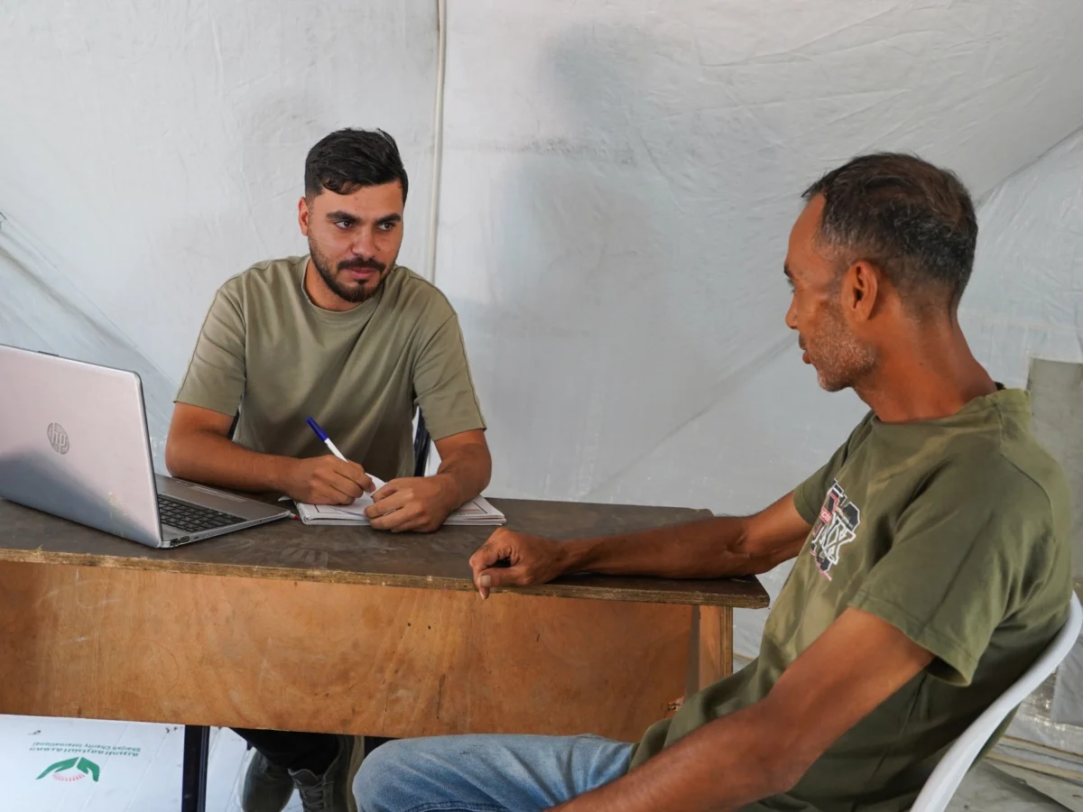 Gaza Professionals Convert Tents Into Offices Amid Housing Crisis