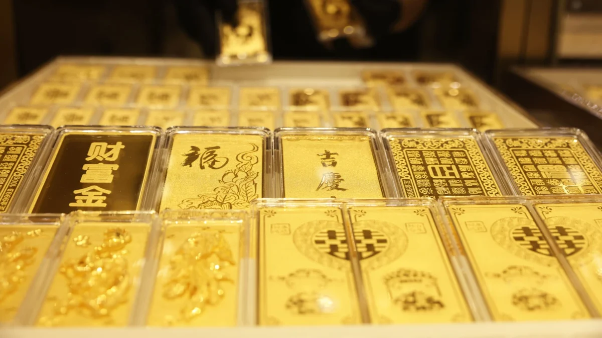 China’s Record Gold Imports Surge on Dollar Diversification
