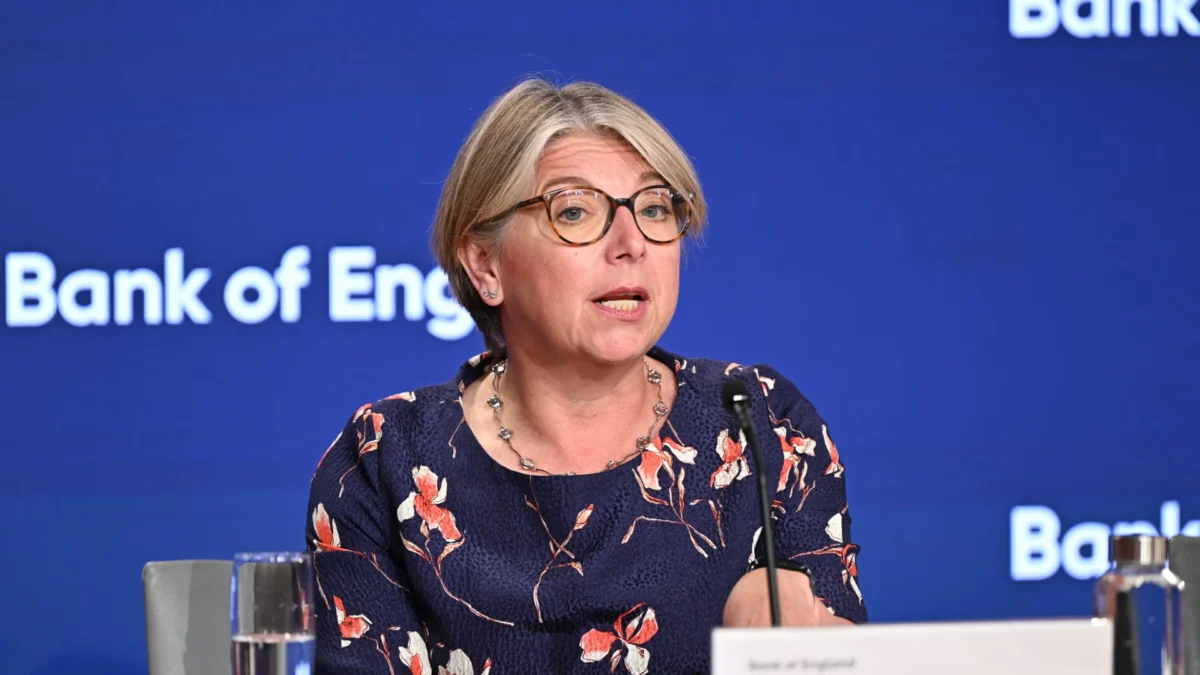 Hedge Funds Risking Bond Market Shock, Warns BoE Official