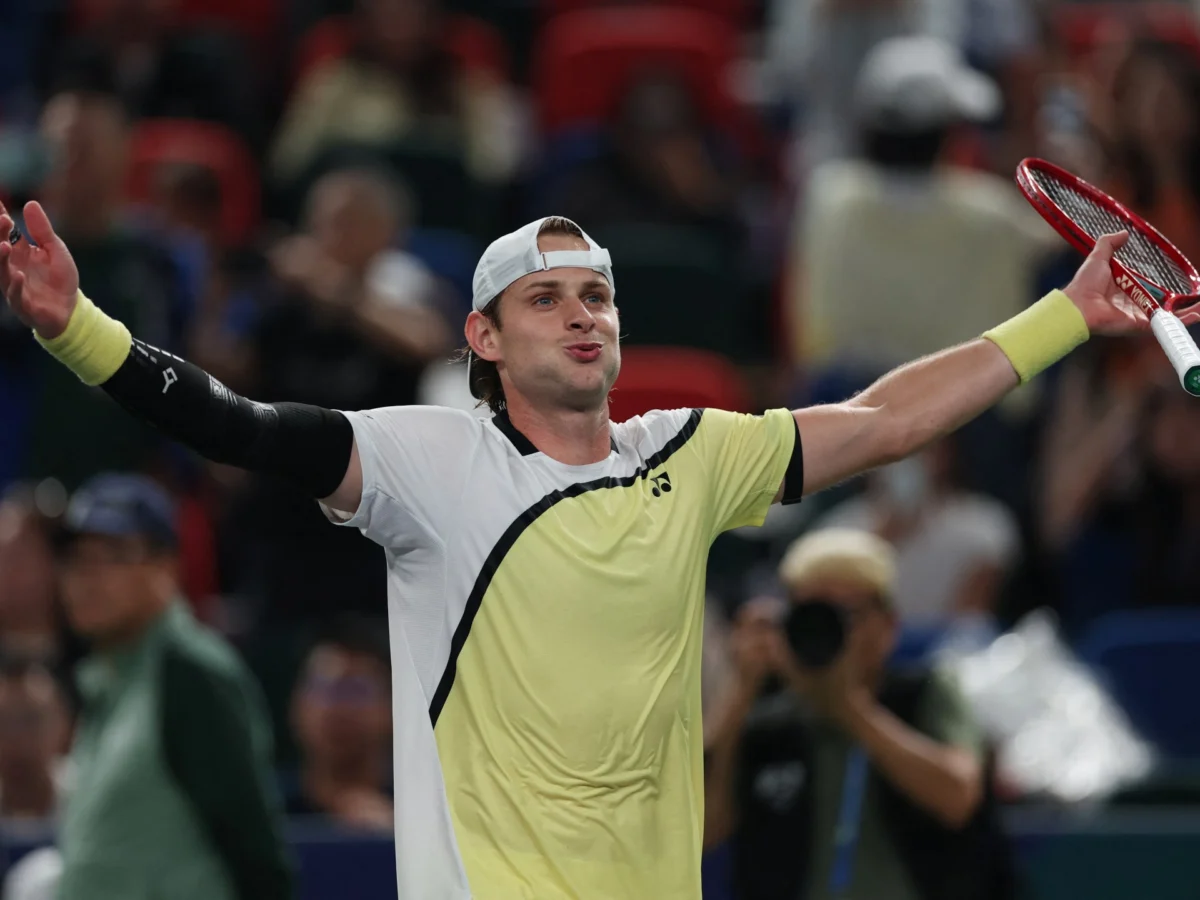 Zizou Bergs Upsets Alcaraz in Shanghai as Zverev Claims Top Ranking