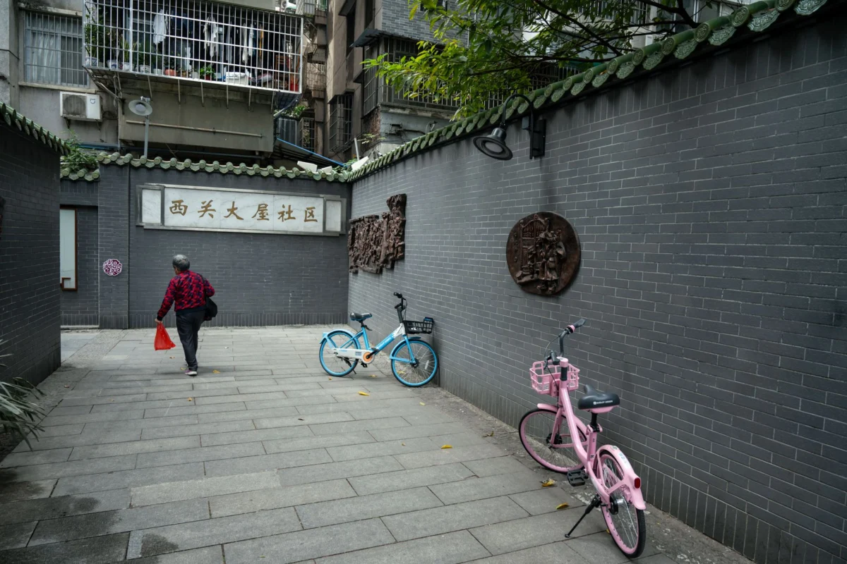 Asian Shares Follow Wall Street Up as Treasury Yields Near Highs