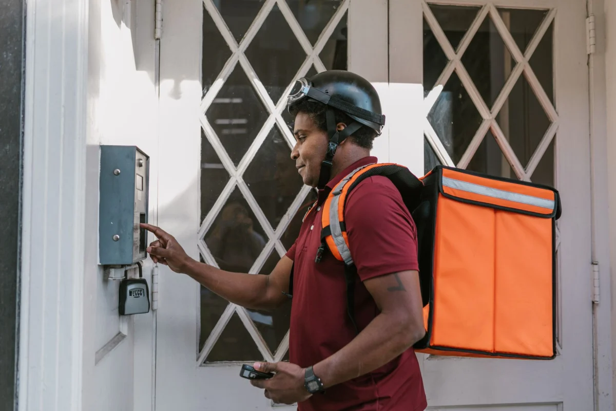 DoorDash in Talks to Buy Instacart for $17 Billion