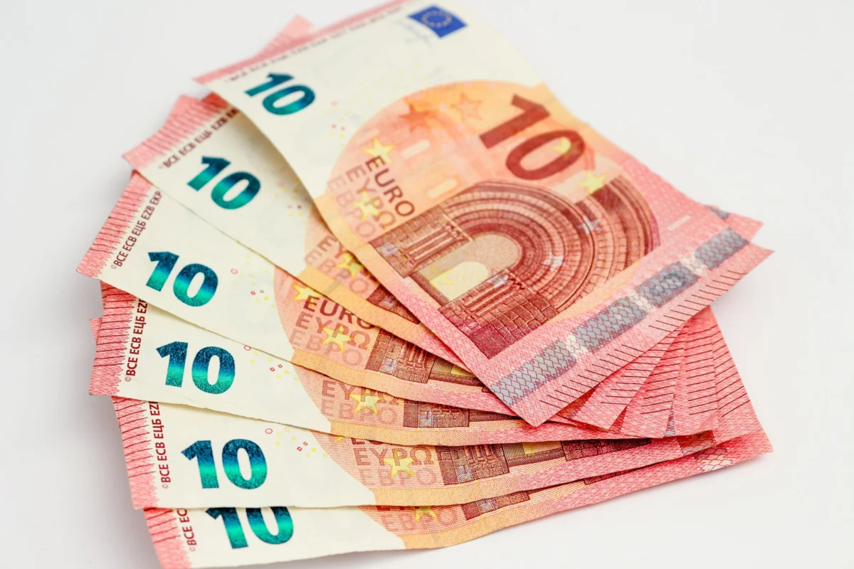 Eurozone Companies Brace for Higher Wage Demands, ECB Poll Shows