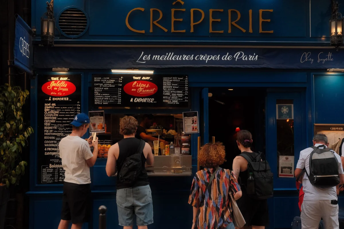 French Consumer Confidence Drops to 2013 Low in October