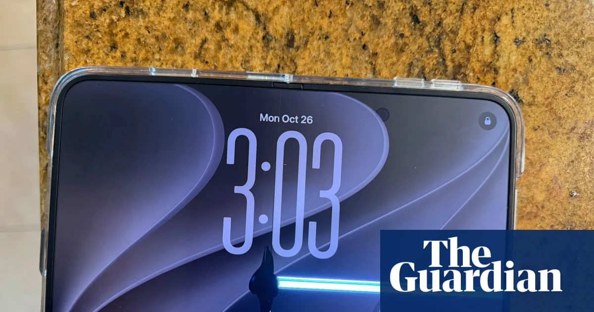 Cracks Reported in Apple’s First Foldable iPhone Duo