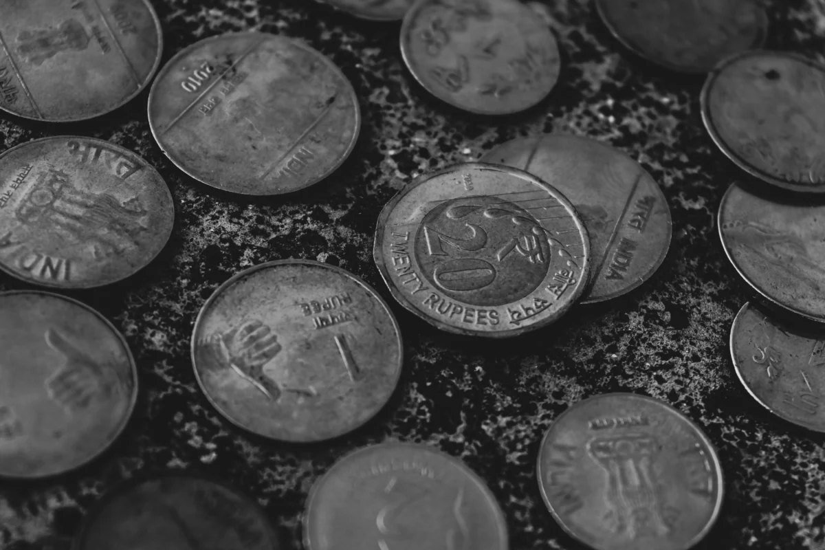 Indian Rupee Finds Mild Relief Amid Falling Oil Prices and Reduced Fed Hike Expectations