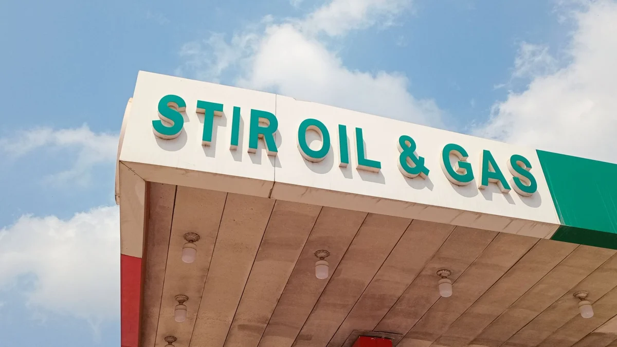 Oil Prices Edge Up as Markets Navigate Mixed Supply Signals