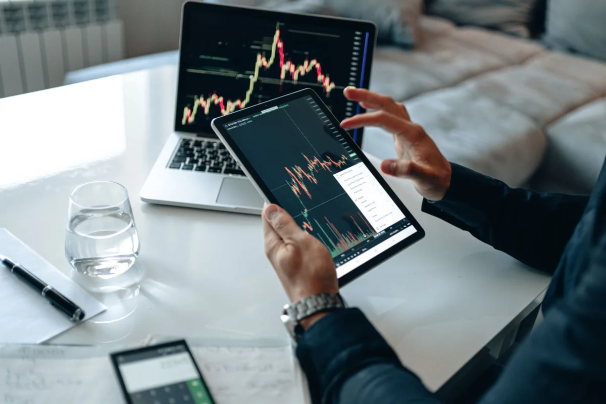 Tech Stocks Support Wall Street Amid Global Bond Yield Pressure