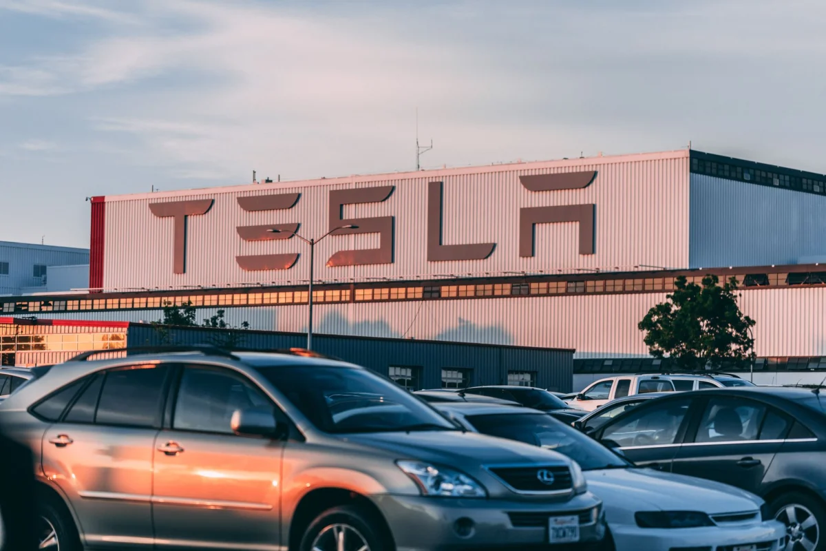 Tesla Roadster Can Thrust Into Air, But Won’t Arrive Soon
